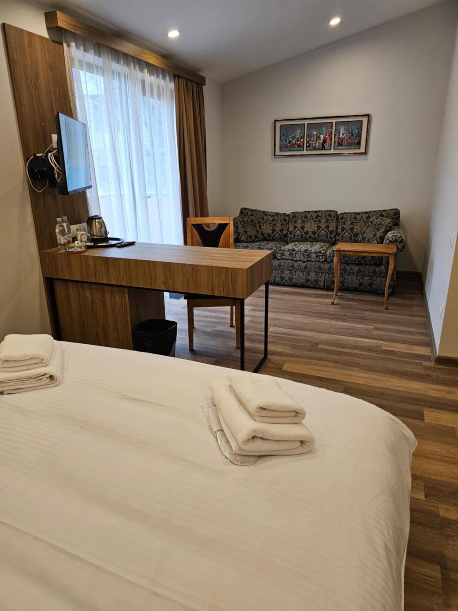 Hotel Avenue 30 Jerevan Buitenkant foto