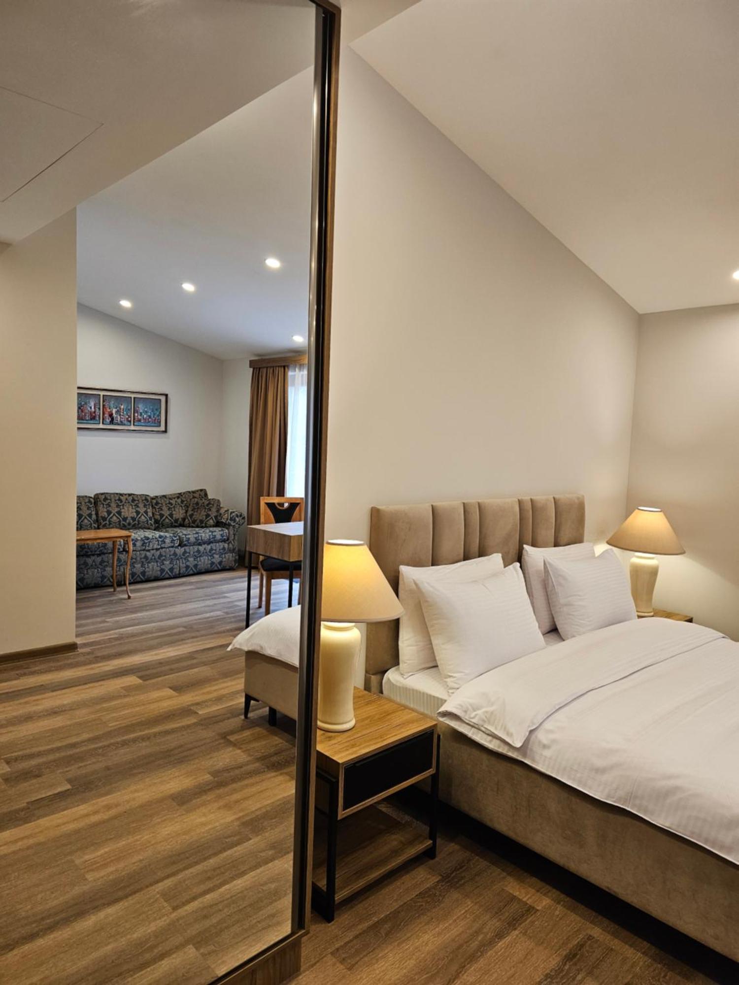 Hotel Avenue 30 Jerevan Buitenkant foto