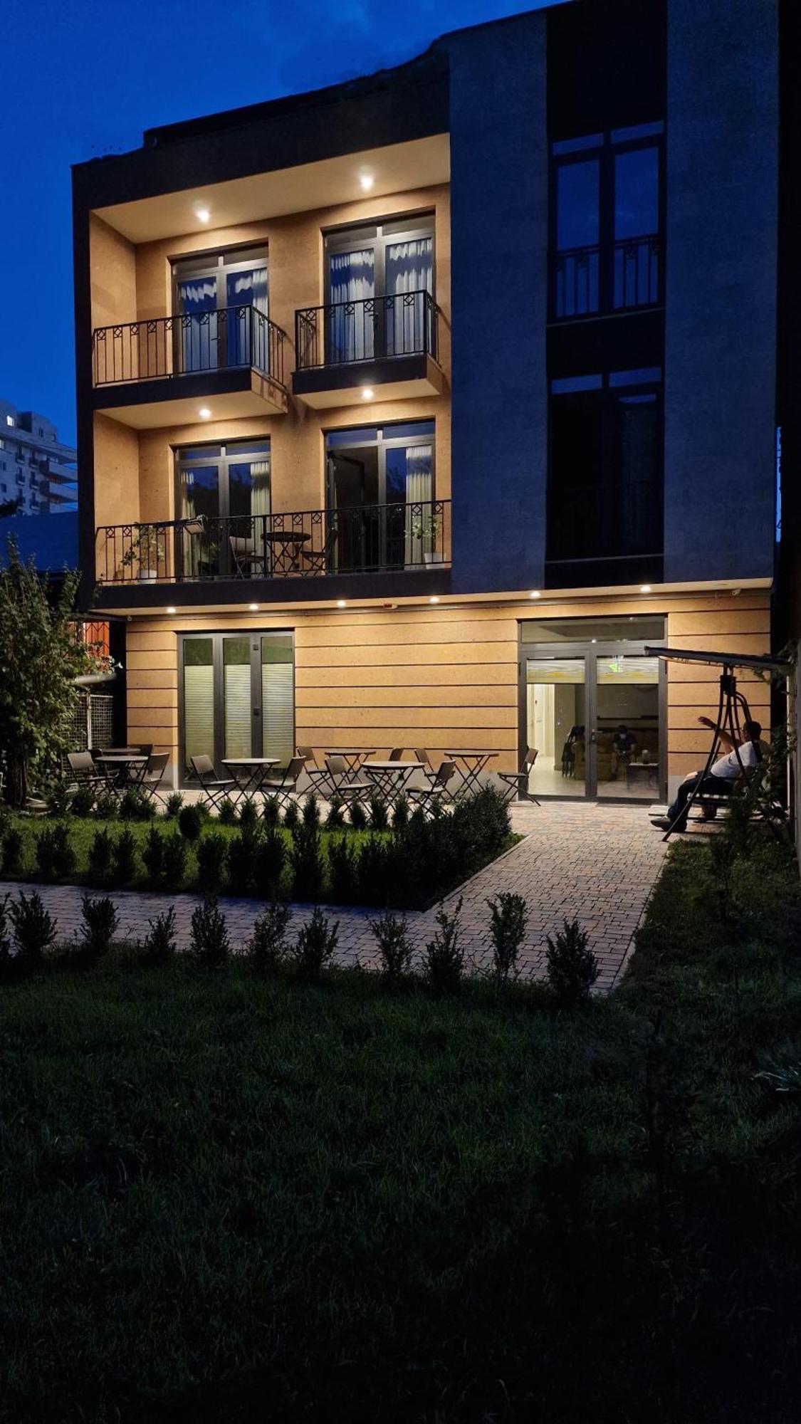 Hotel Avenue 30 Jerevan Buitenkant foto