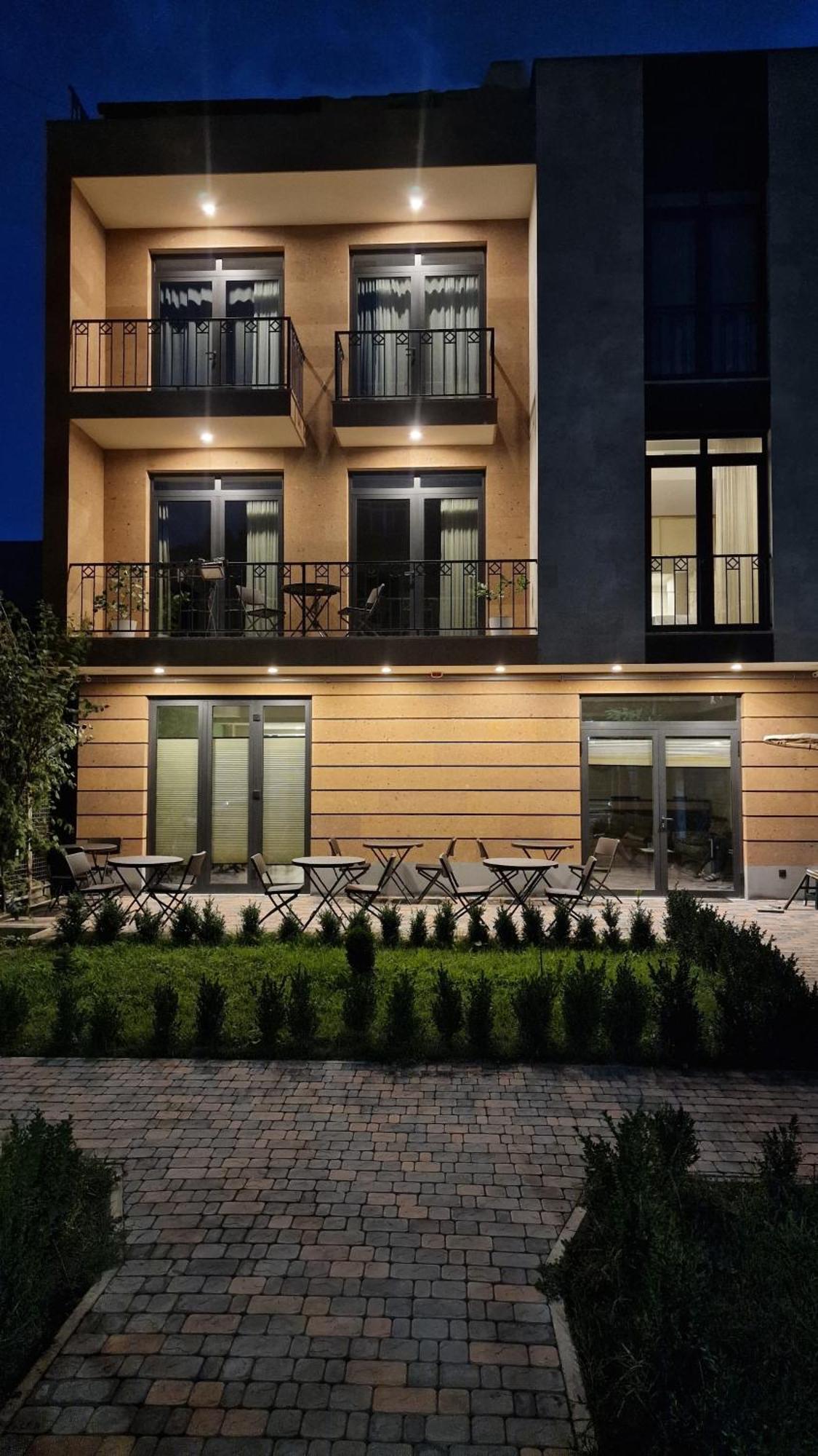 Hotel Avenue 30 Jerevan Buitenkant foto