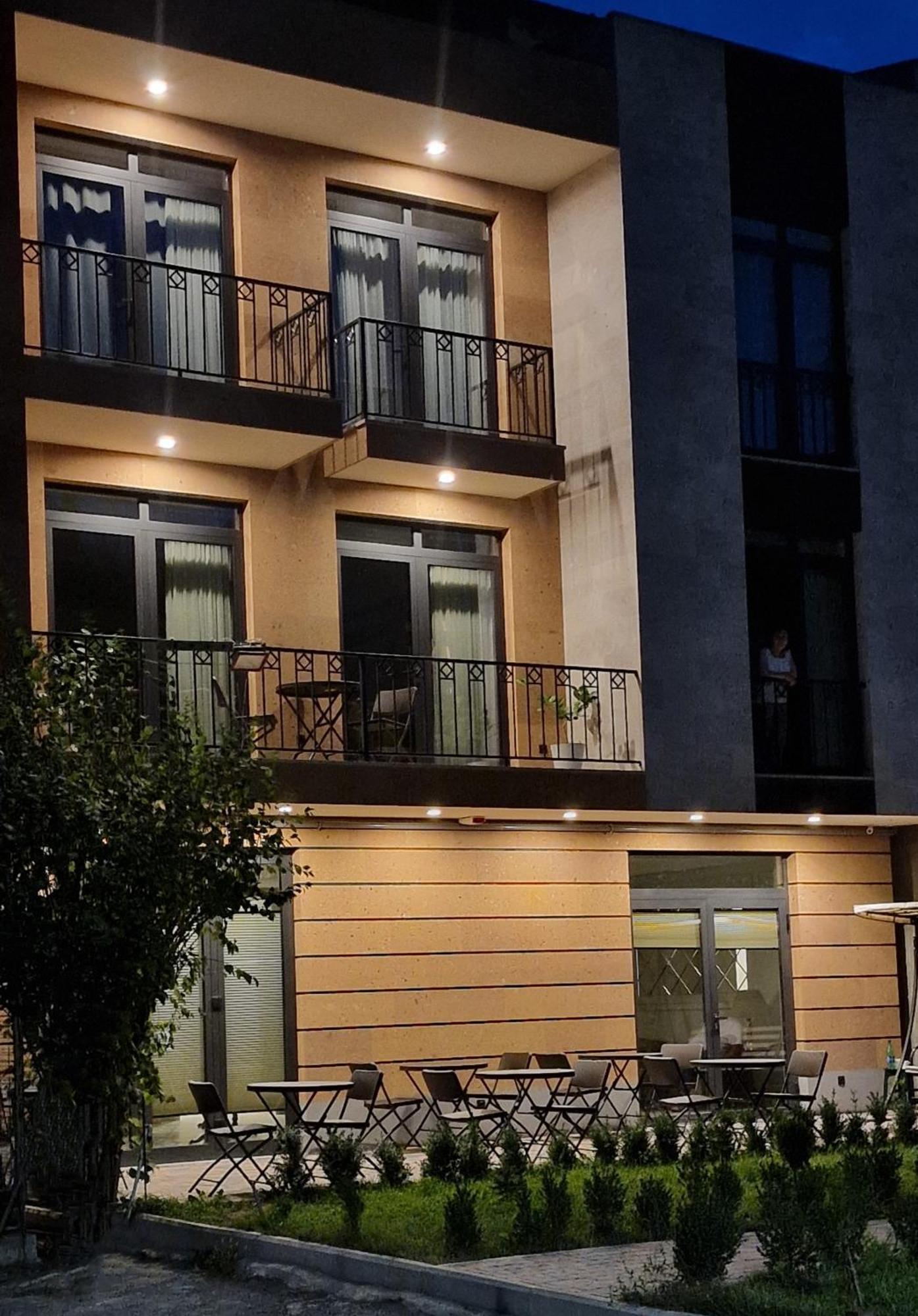 Hotel Avenue 30 Jerevan Buitenkant foto