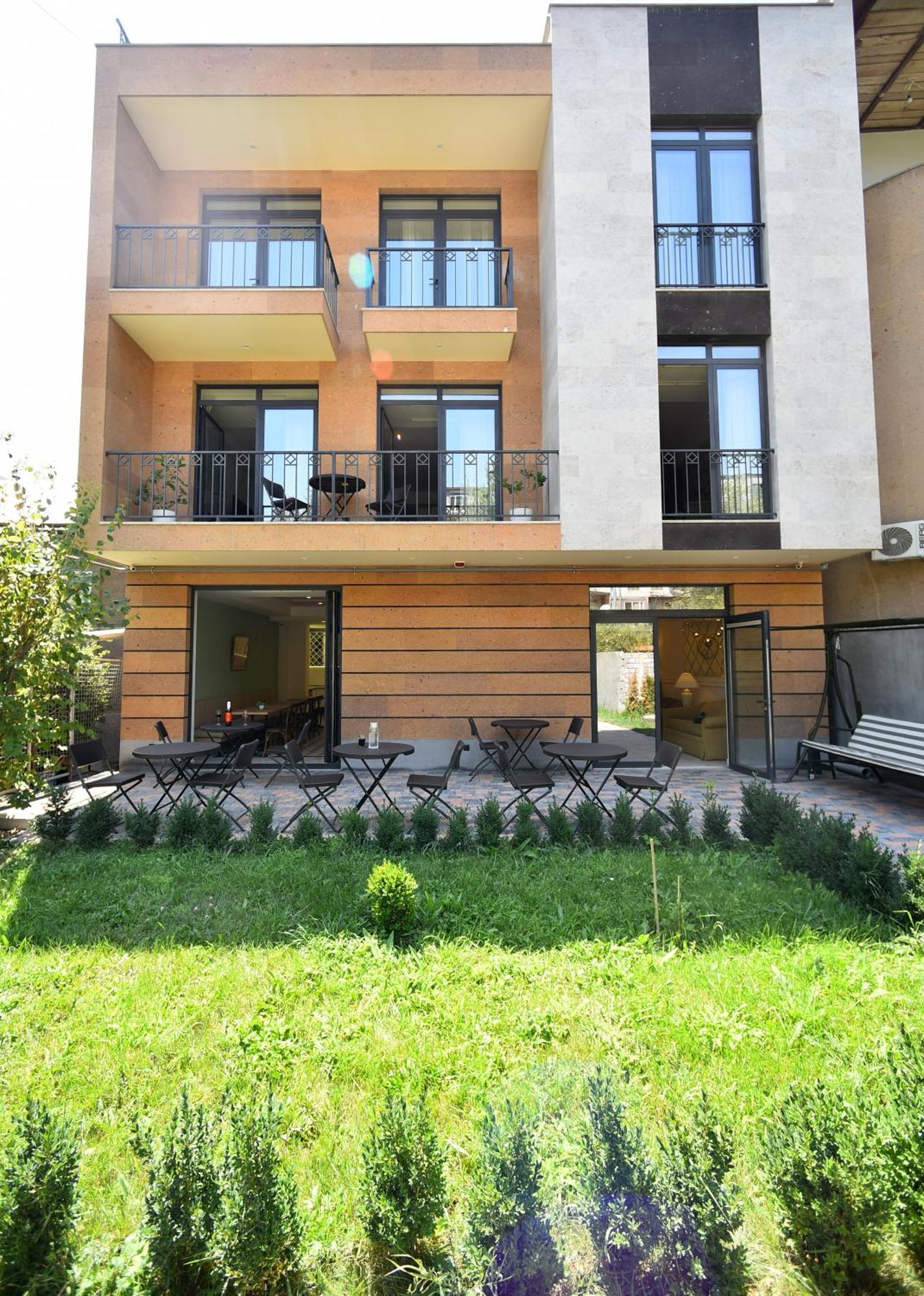 Hotel Avenue 30 Jerevan Buitenkant foto